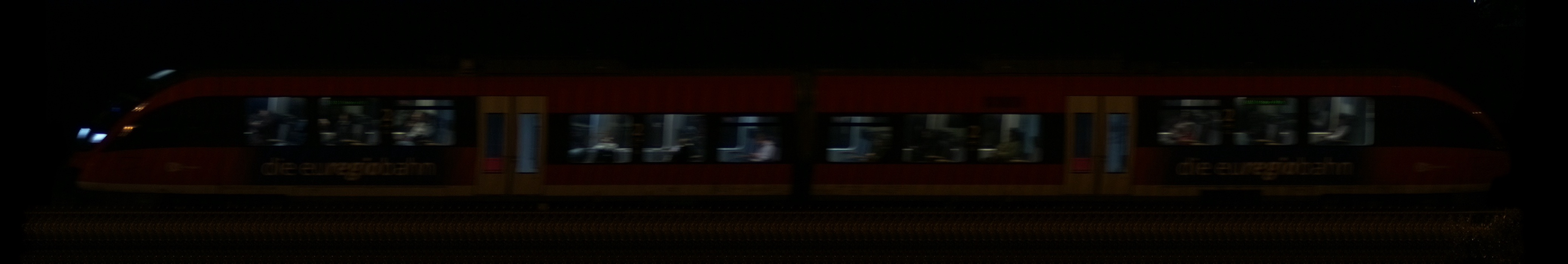 There should be a train photo here :'(