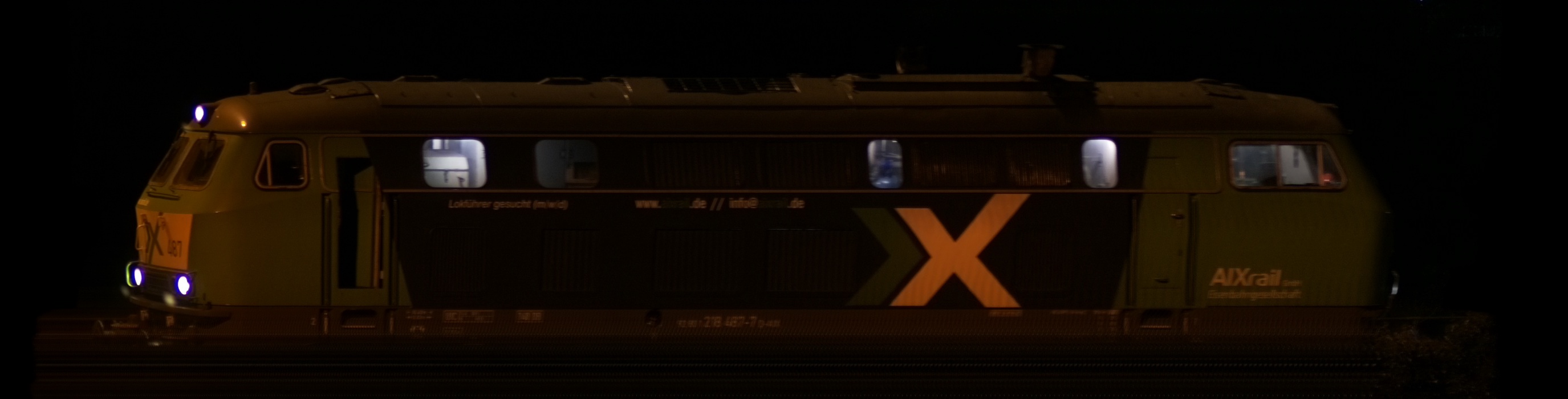 There should be a train photo here :'(