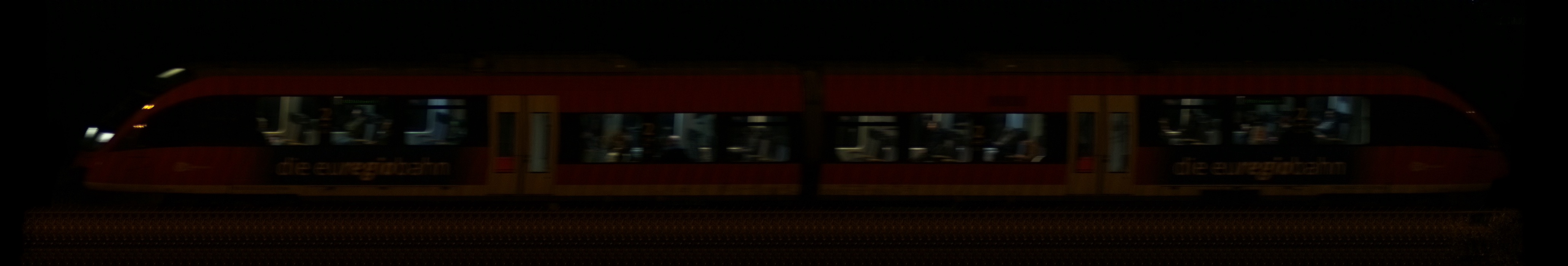 There should be a train photo here :'(