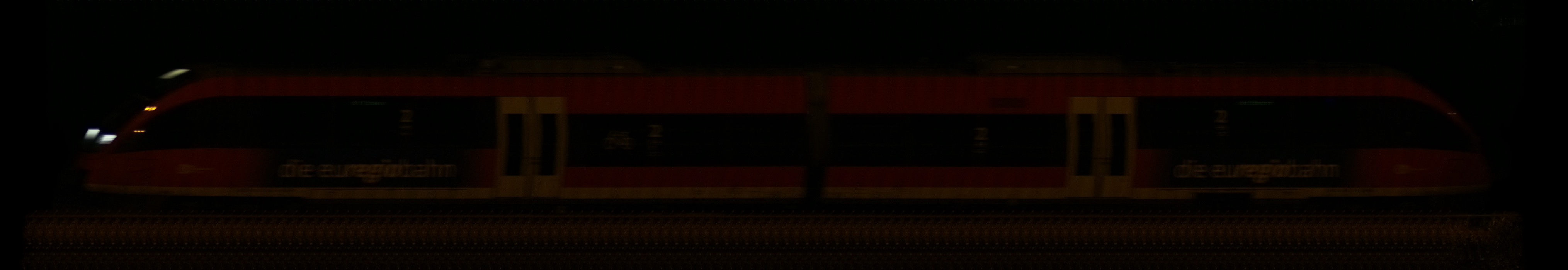 There should be a train photo here :'(