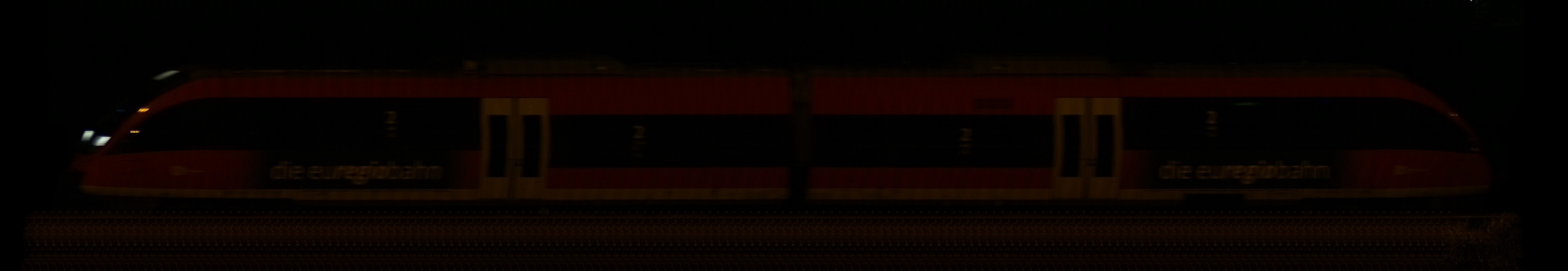 There should be a train photo here :'(