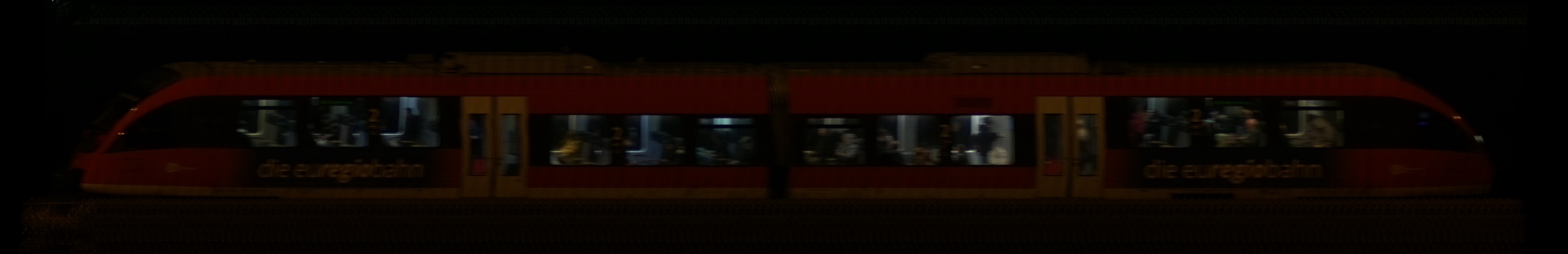 There should be a train photo here :'(