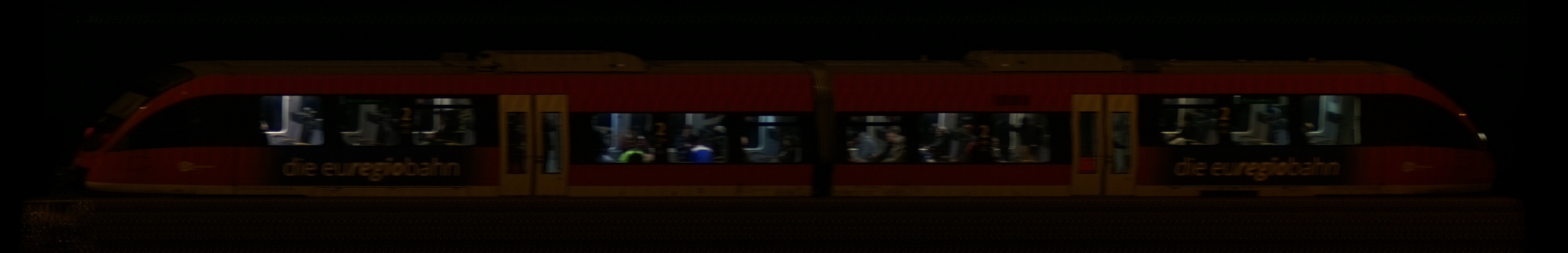 There should be a train photo here :'(