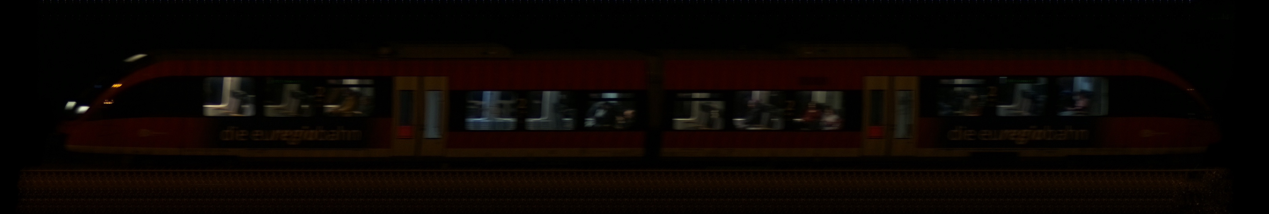 There should be a train photo here :'(