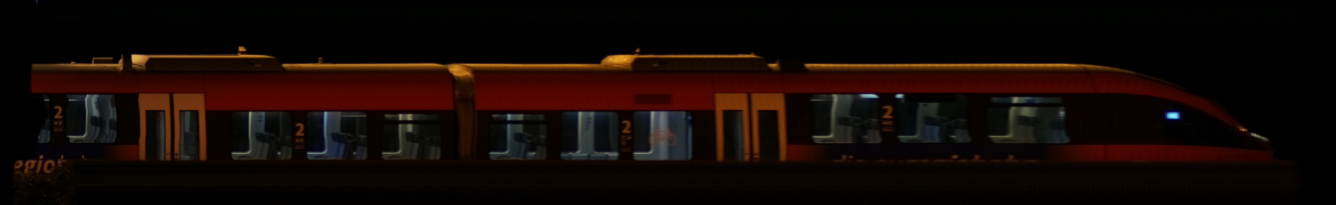 There should be a train photo here :'(