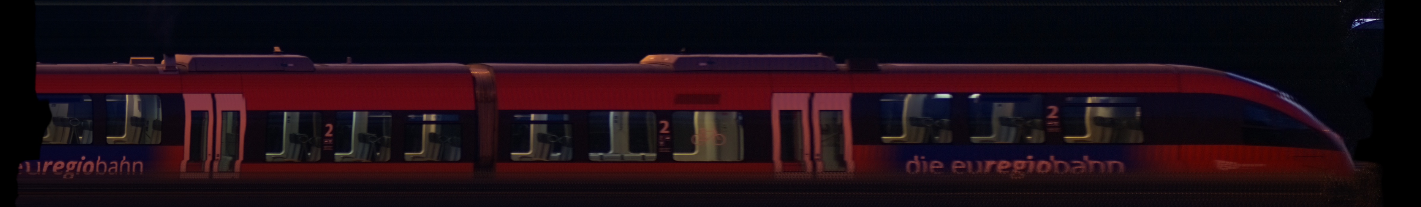 There should be a train photo here :'(