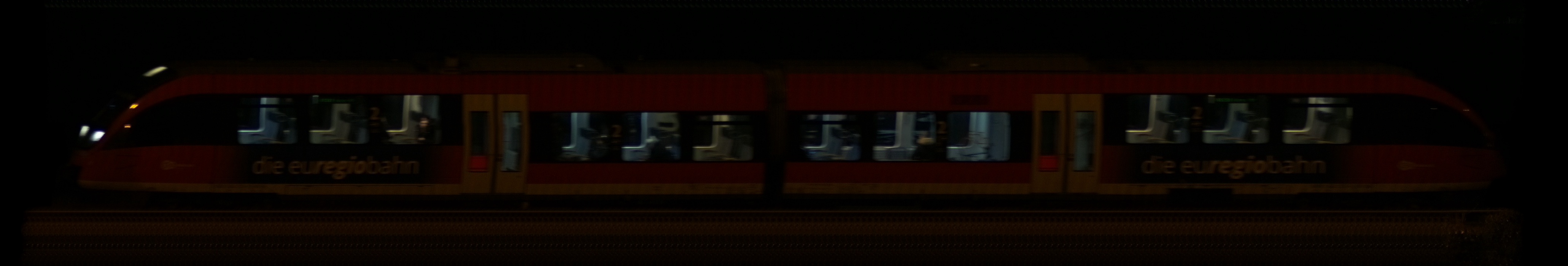 There should be a train photo here :'(