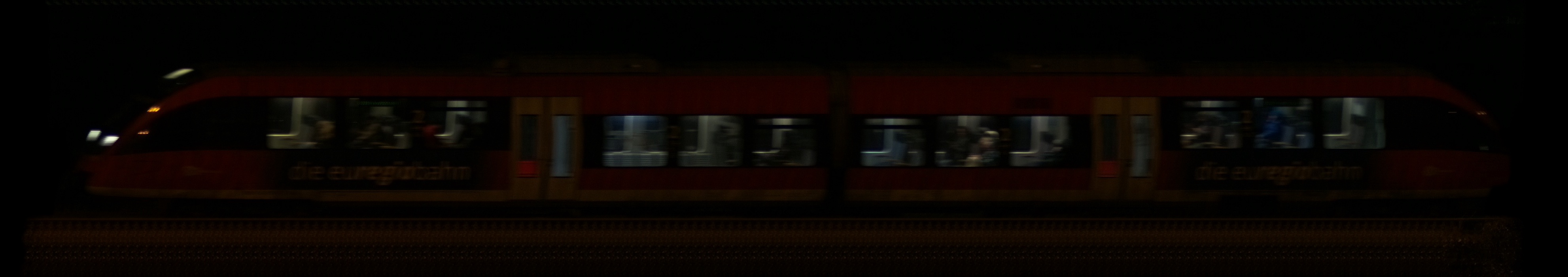 There should be a train photo here :'(