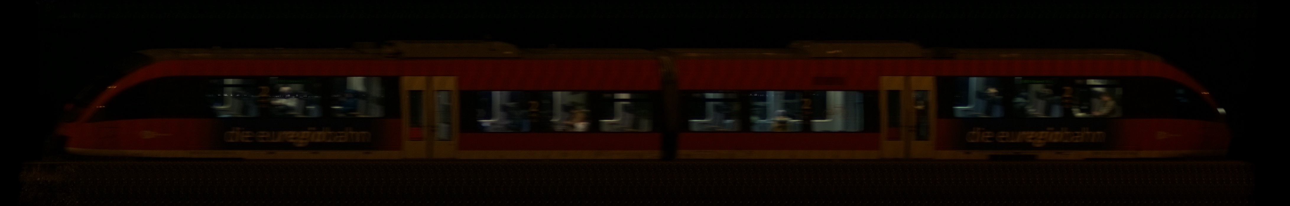 There should be a train photo here :'(