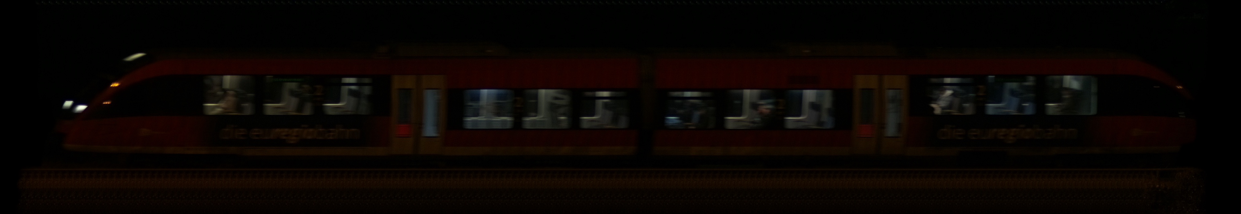 There should be a train photo here :'(