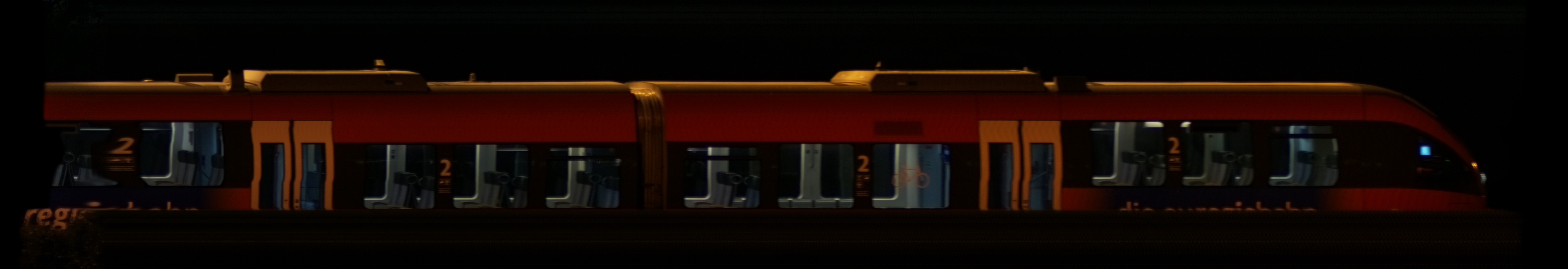 There should be a train photo here :'(