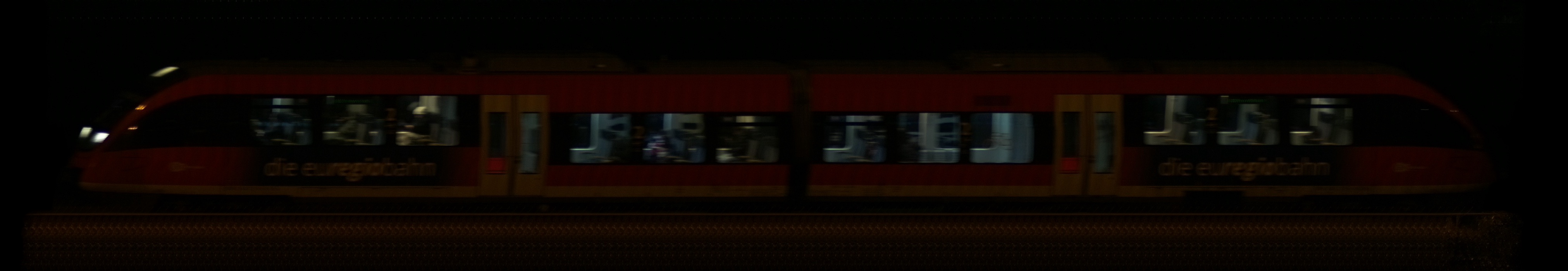 There should be a train photo here :'(