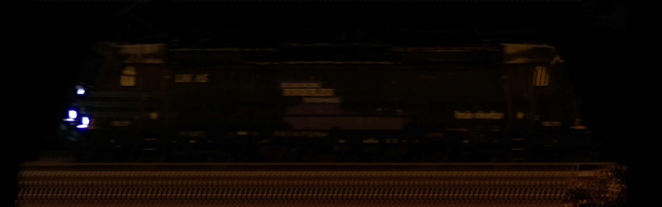 There should be a train photo here :'(