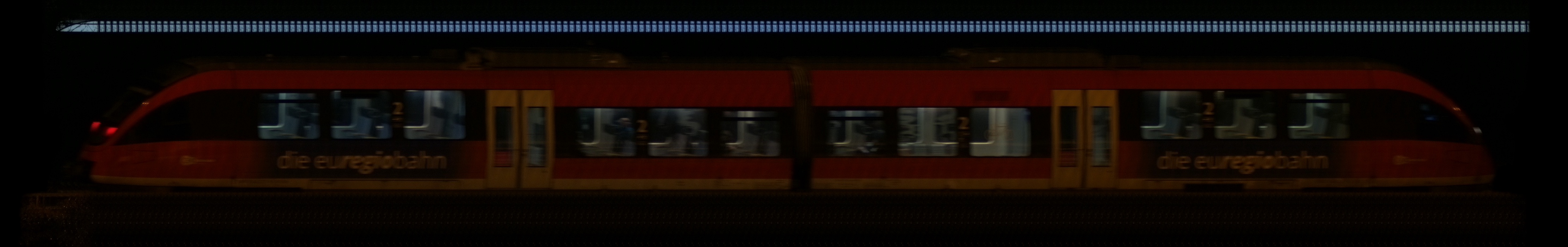 There should be a train photo here :'(