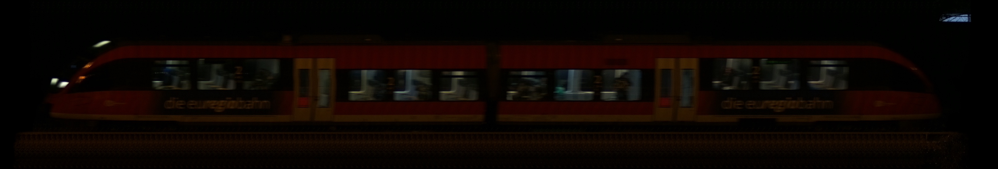 There should be a train photo here :'(