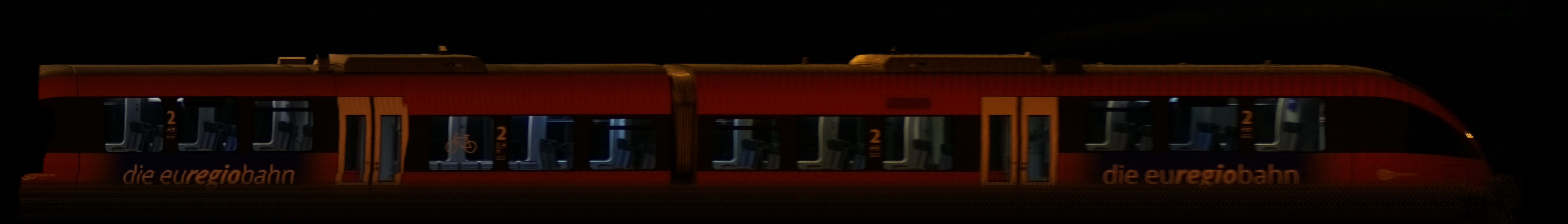 There should be a train photo here :'(