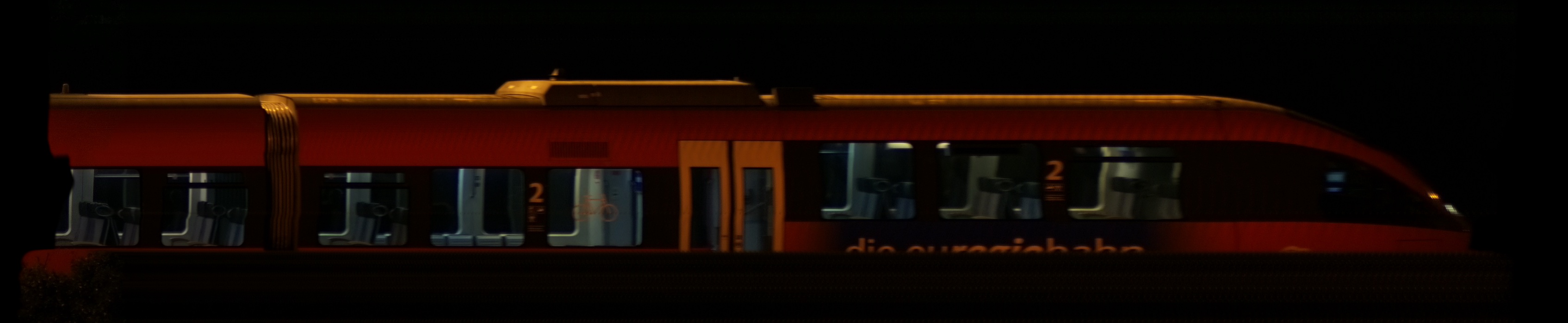 There should be a train photo here :'(