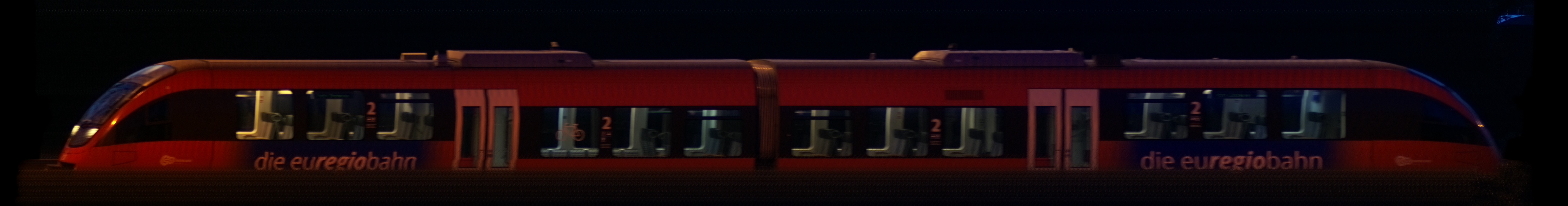 There should be a train photo here :'(