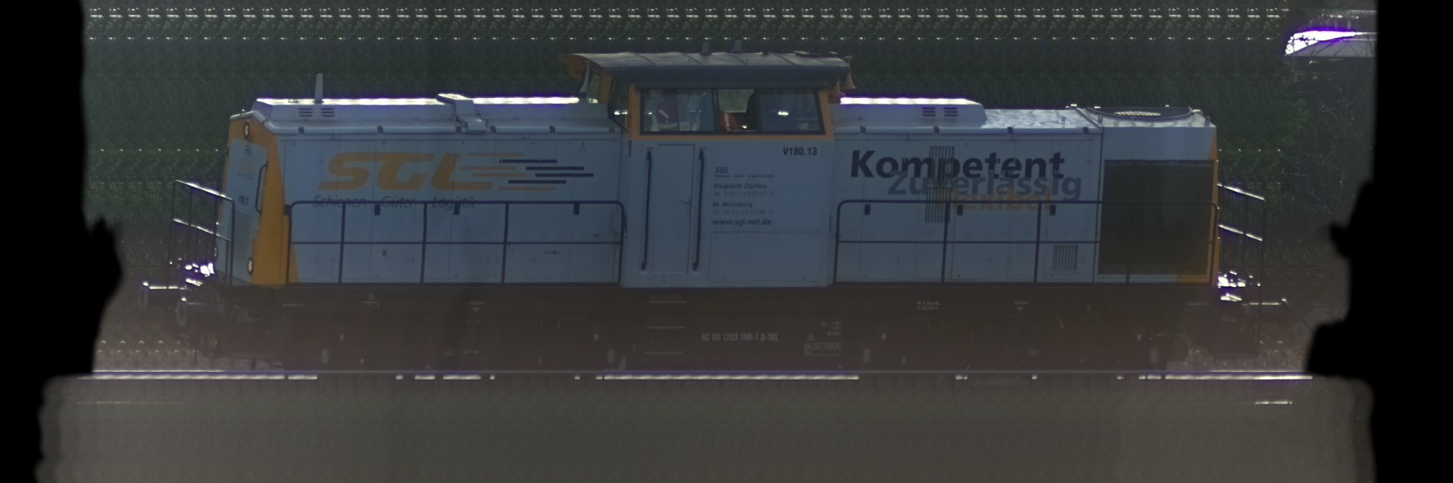 There should be a train photo here :'(