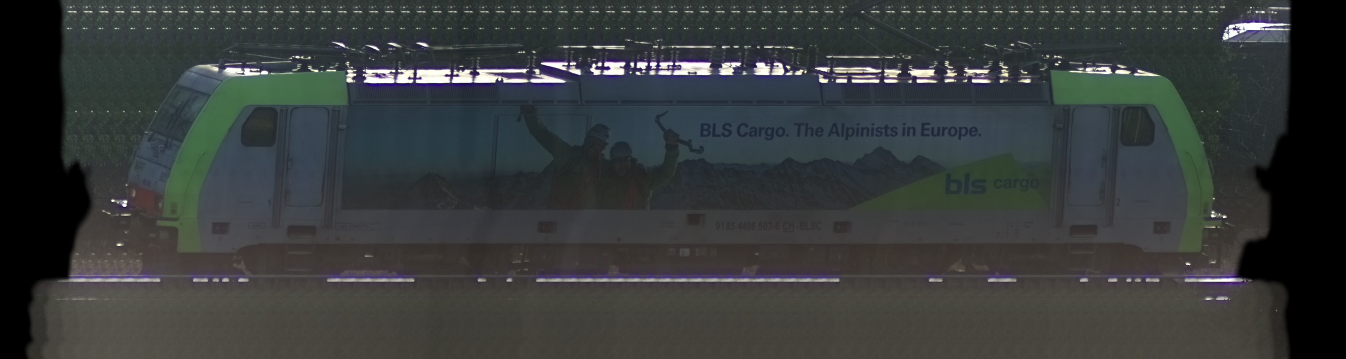 There should be a train photo here :'(