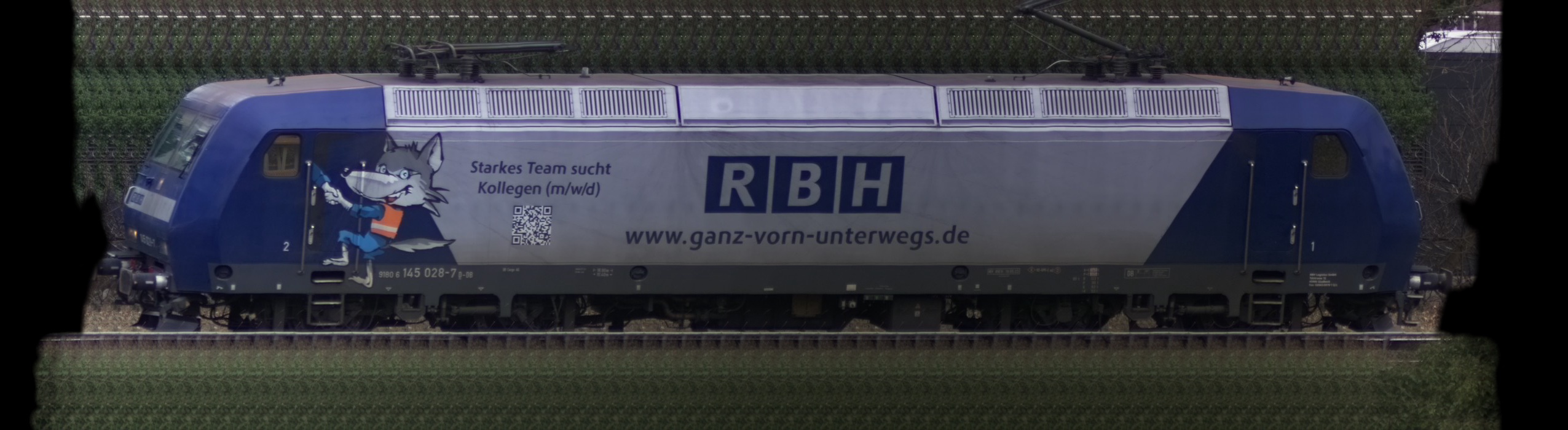 There should be a train photo here :'(