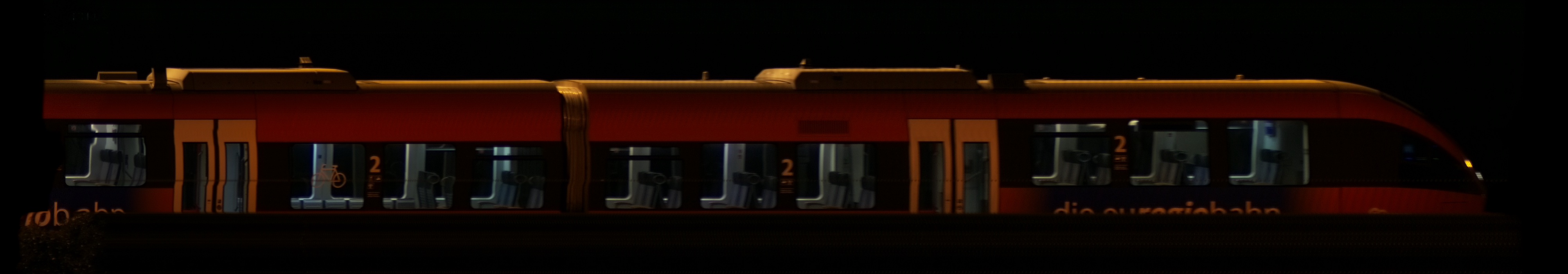 There should be a train photo here :'(