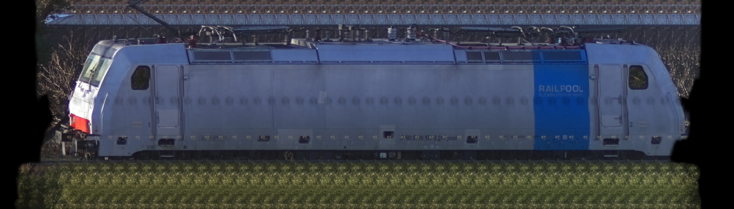 There should be a train photo here :'(