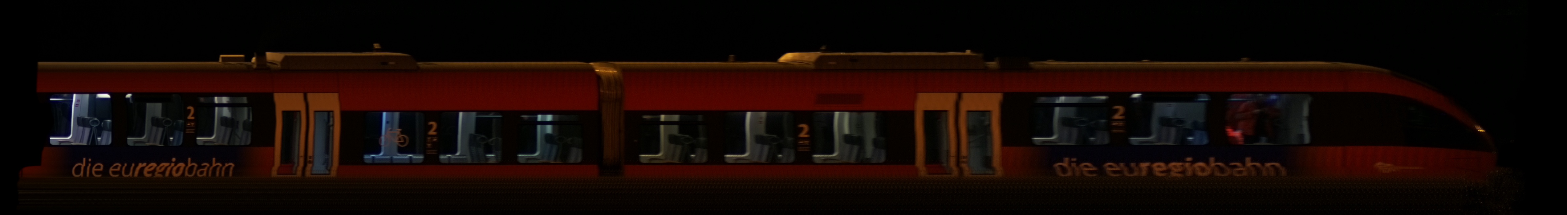 There should be a train photo here :'(