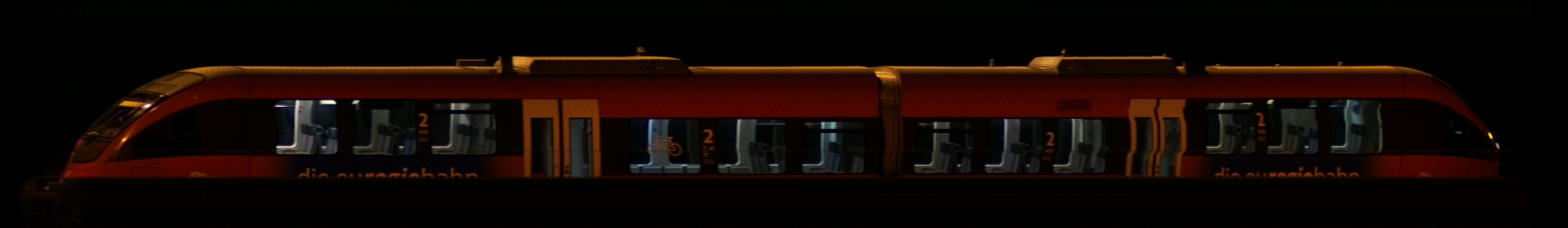 There should be a train photo here :'(