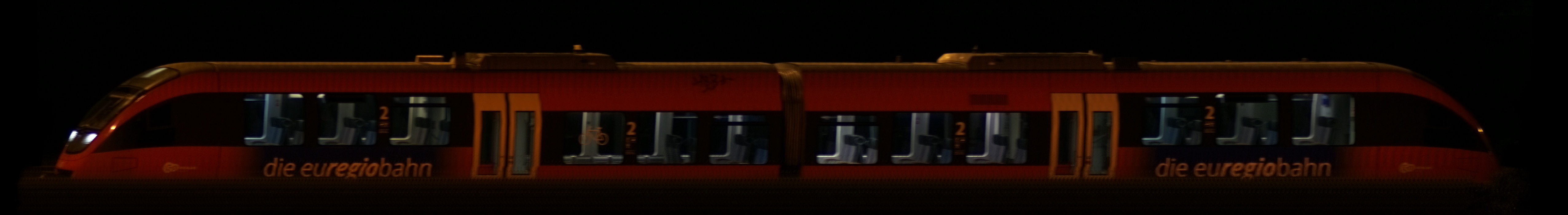 There should be a train photo here :'(