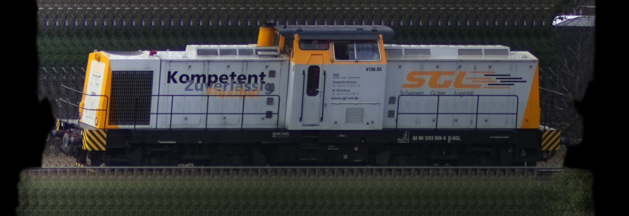 There should be a train photo here :'(