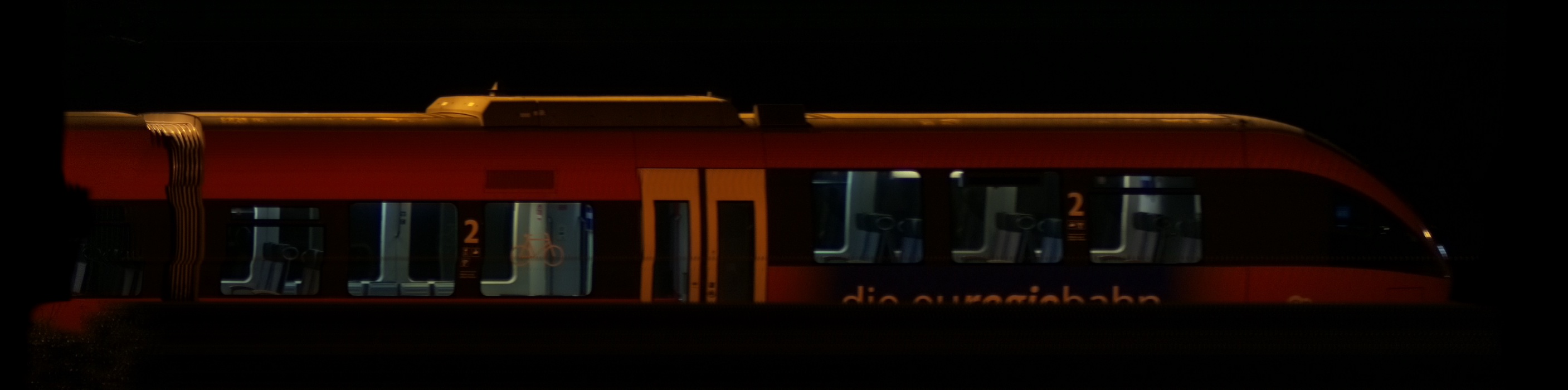 There should be a train photo here :'(