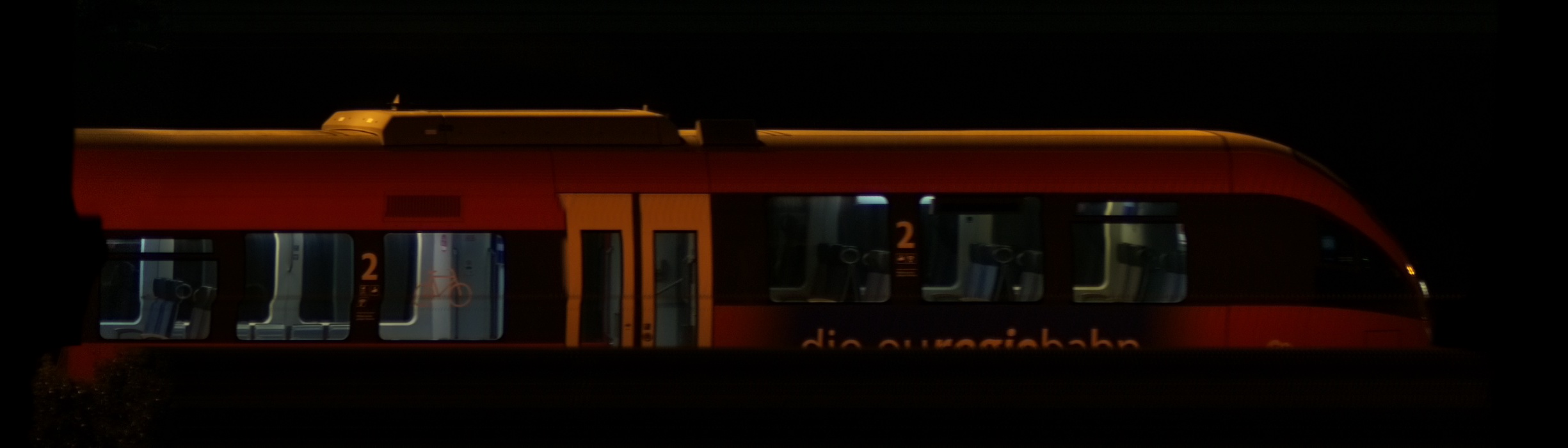 There should be a train photo here :'(