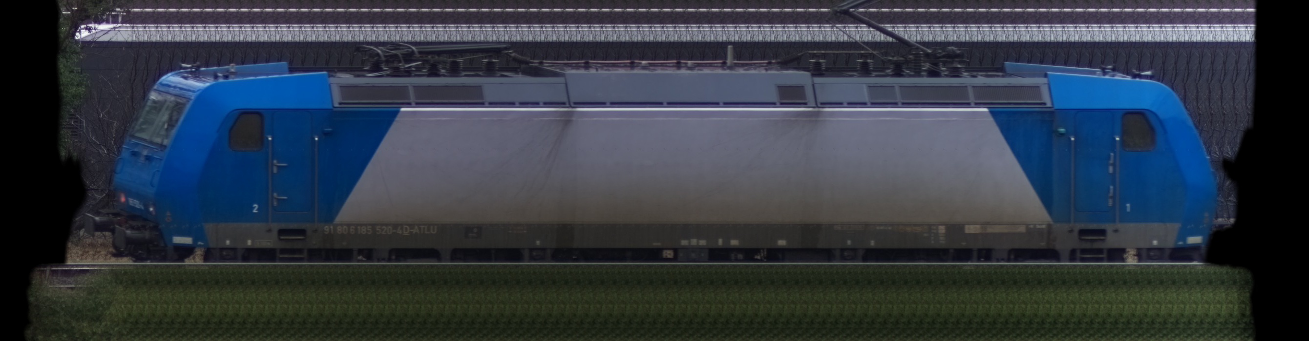 There should be a train photo here :'(