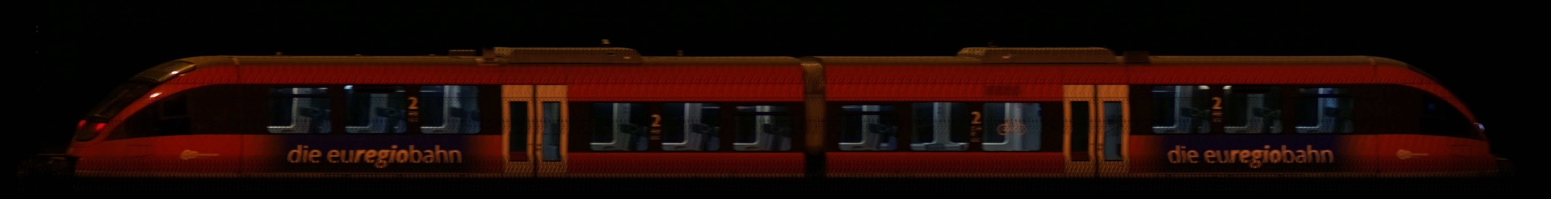 There should be a train photo here :'(