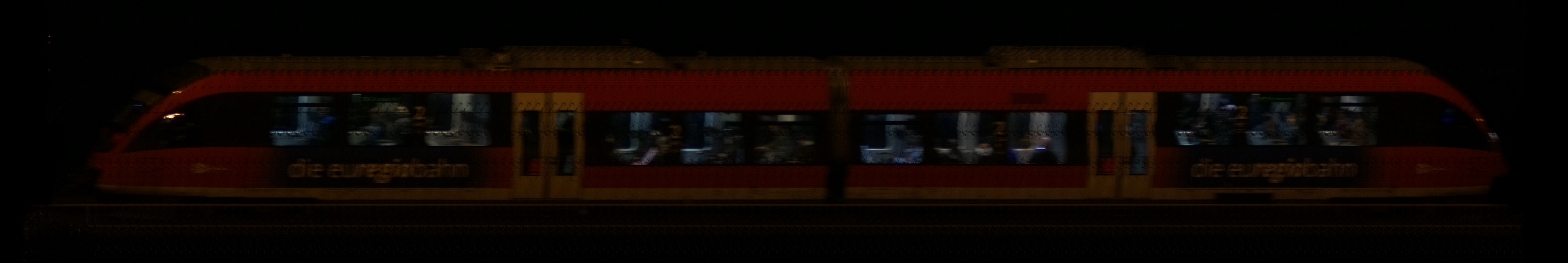 There should be a train photo here :'(