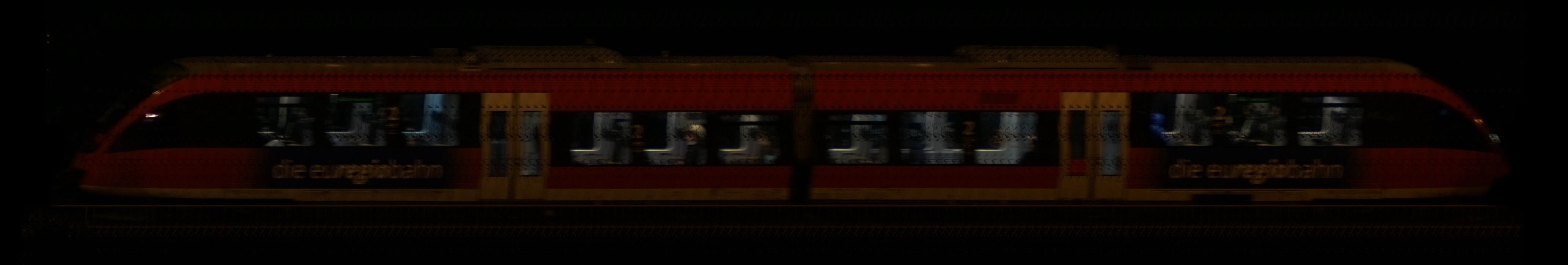 There should be a train photo here :'(