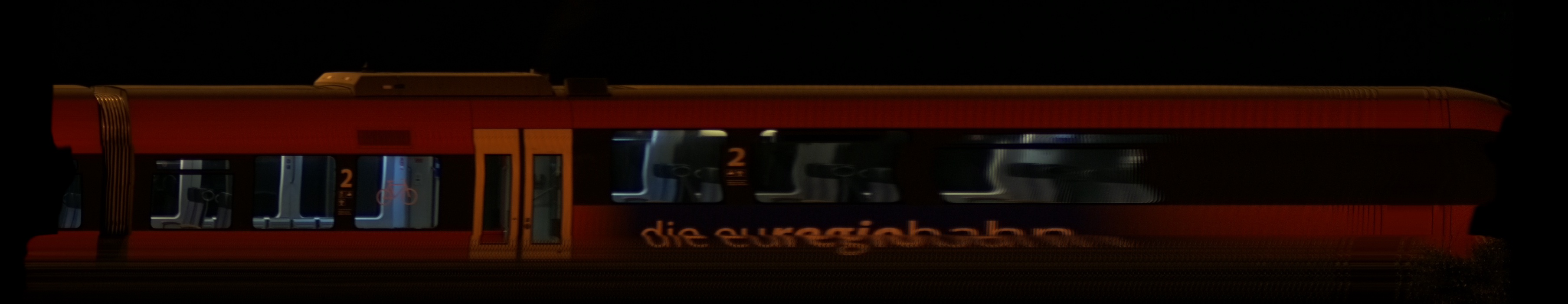 There should be a train photo here :'(