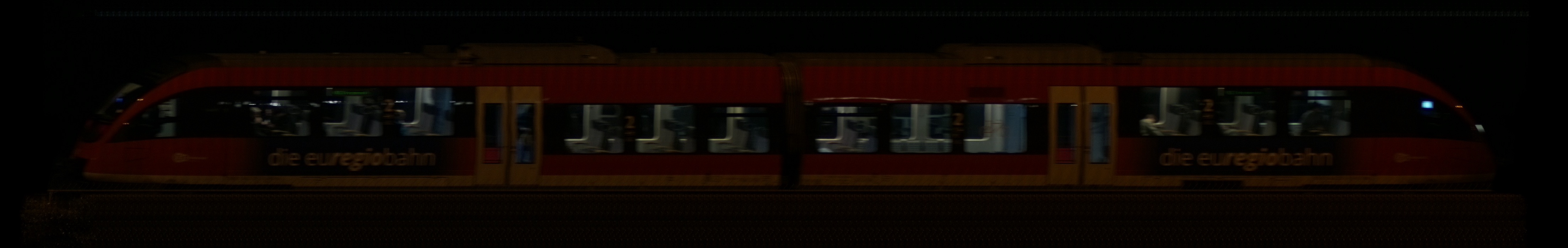 There should be a train photo here :'(