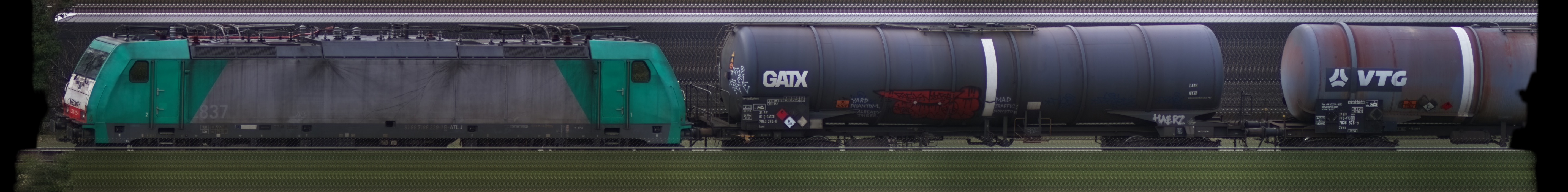 There should be a train photo here :'(