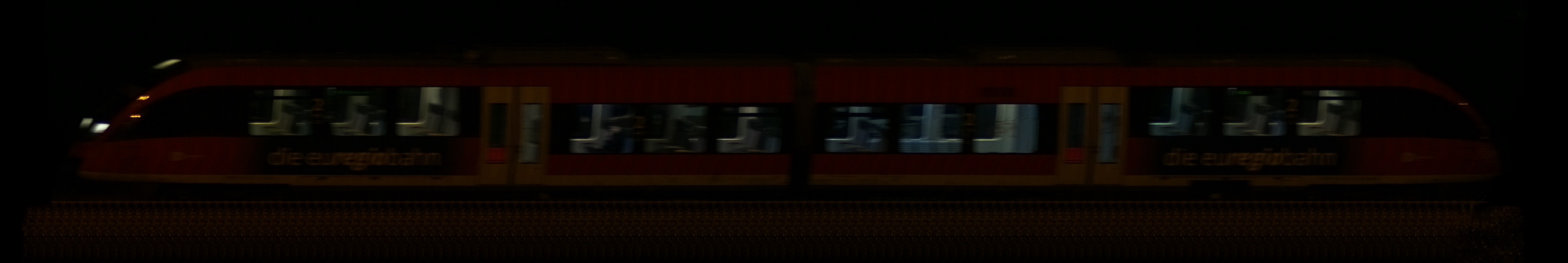 There should be a train photo here :'(