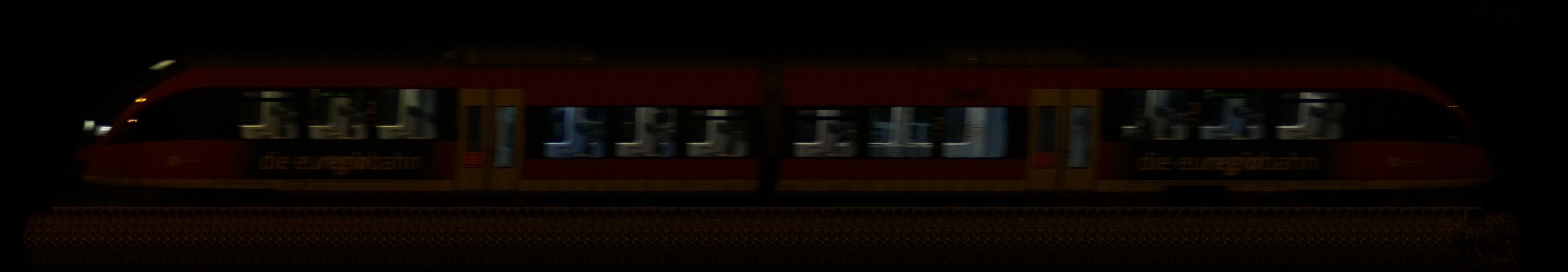 There should be a train photo here :'(