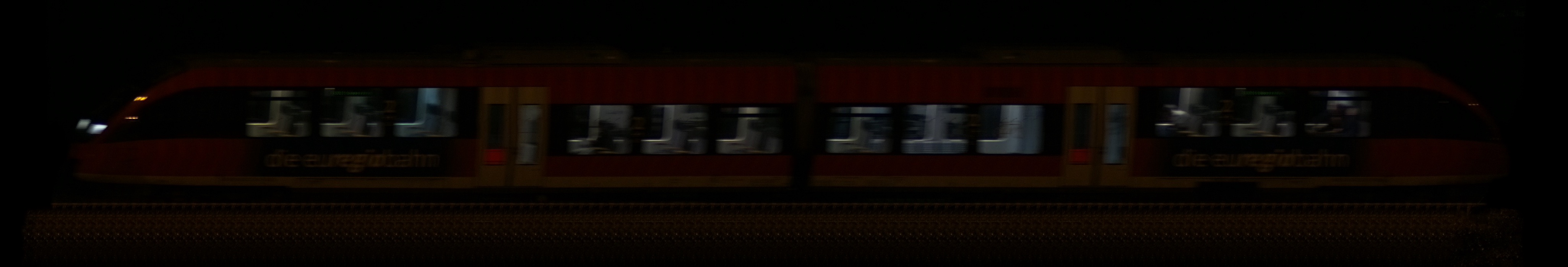 There should be a train photo here :'(