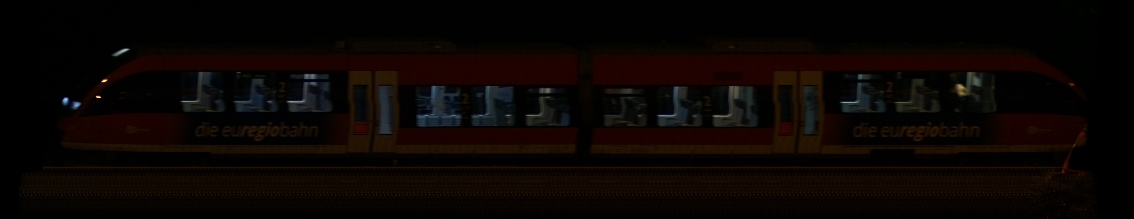 There should be a train photo here :'(