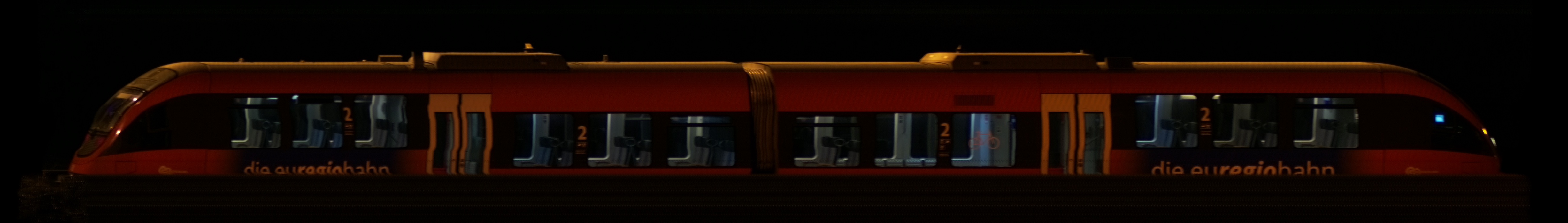 There should be a train photo here :'(