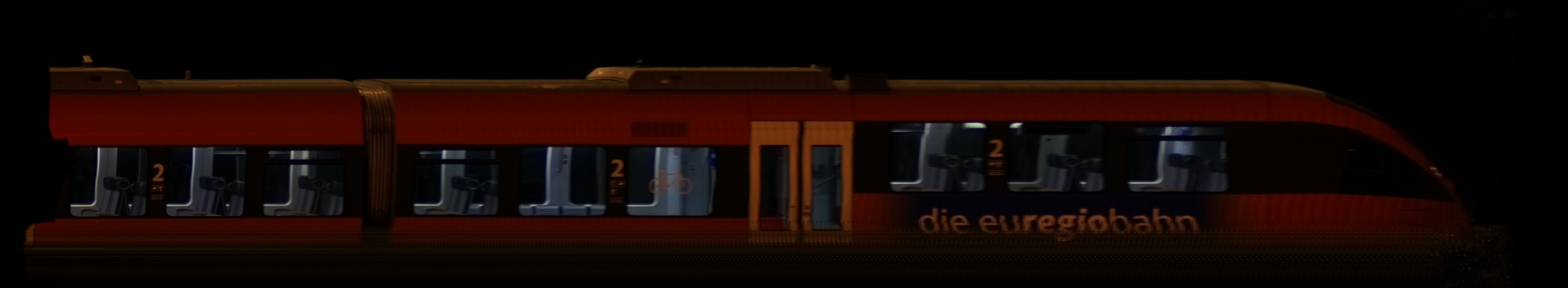 There should be a train photo here :'(