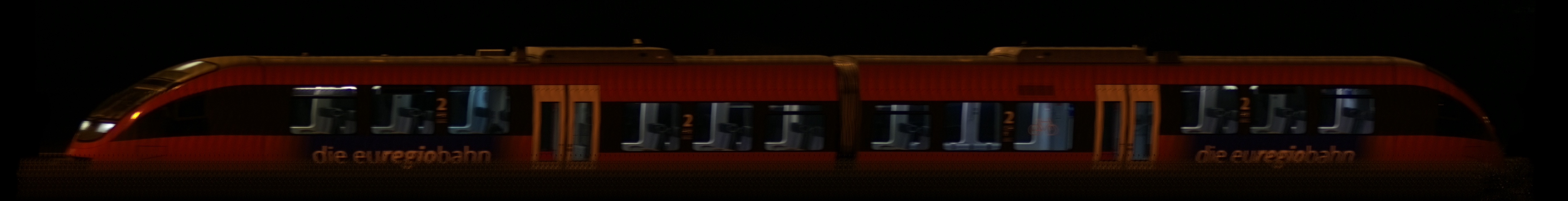 There should be a train photo here :'(