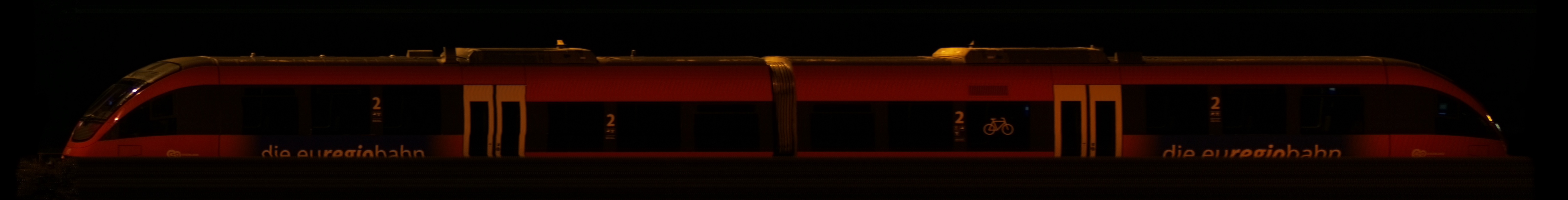 There should be a train photo here :'(