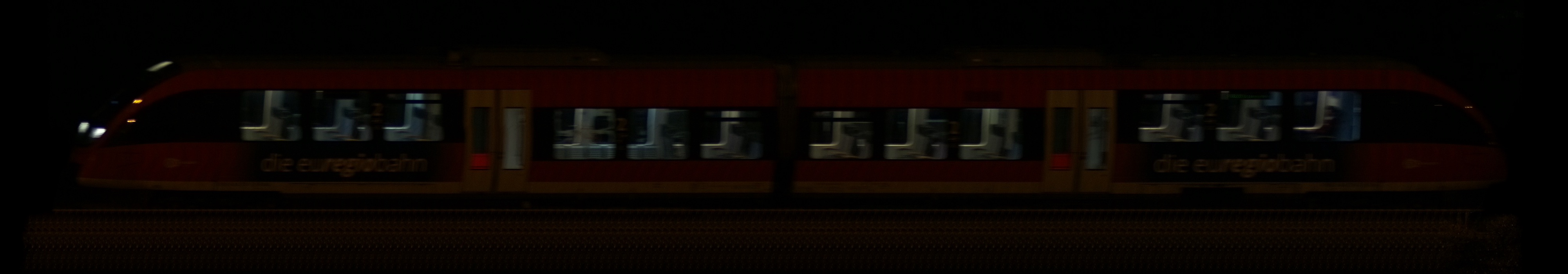 There should be a train photo here :'(