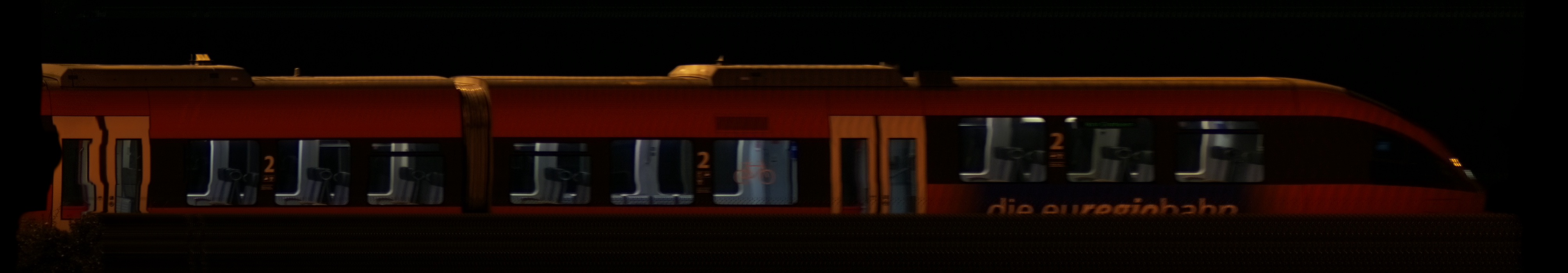 There should be a train photo here :'(